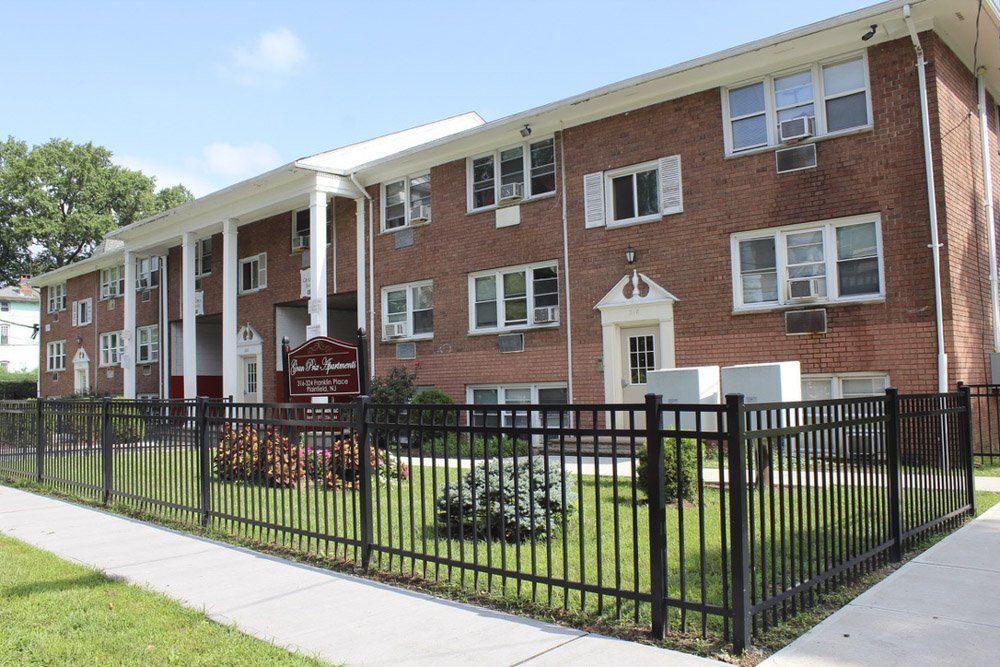 Gran Prix Apartments