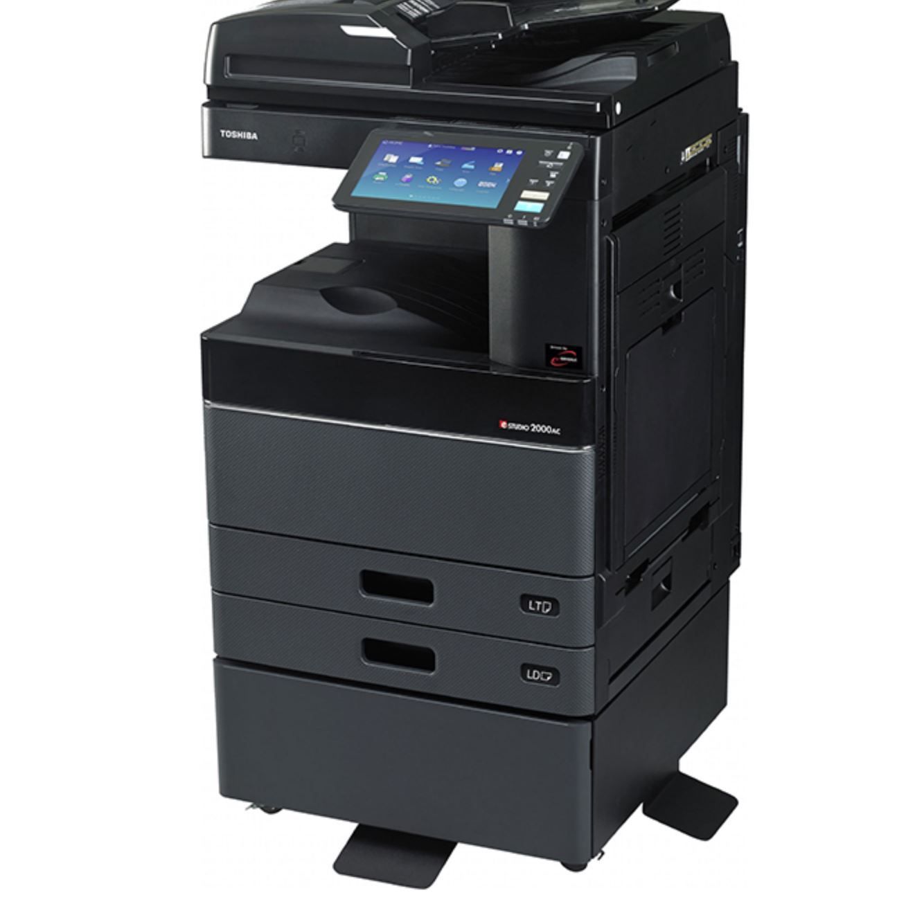 Una stampante nera con una schermata blu è su uno sfondo bianco