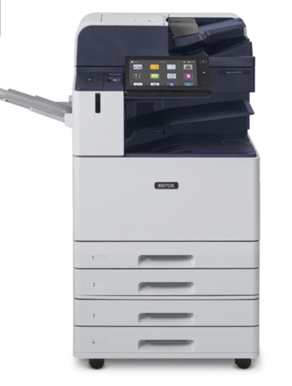 Su un tavolo è seduta una stampante con uno schermo sopra.