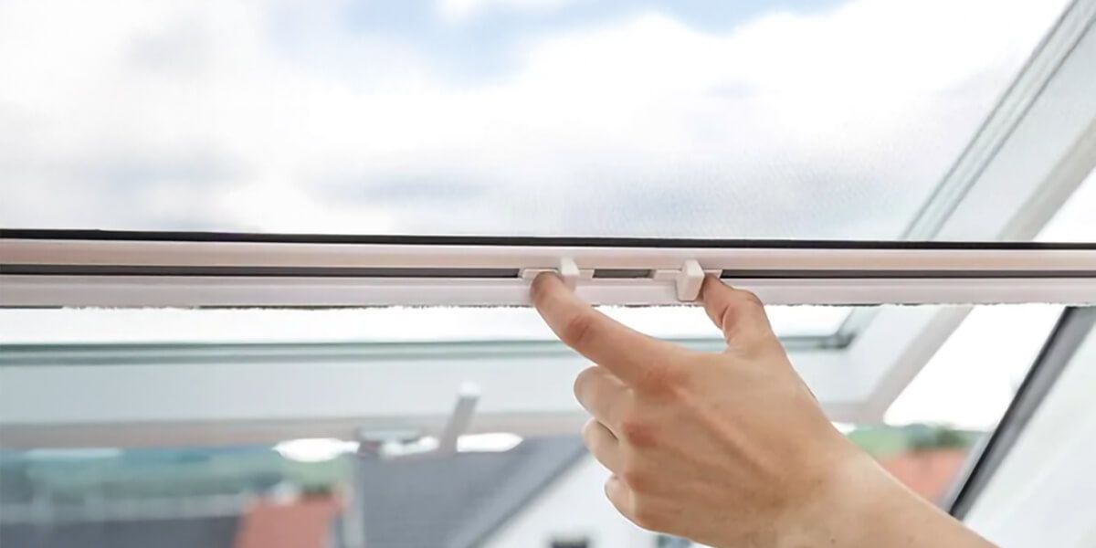 ISN Dachfenster-Rollo mit Einhandbedienung