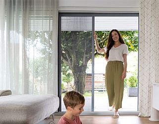 Plissee-Insektenschutzlösung für Türen zu Terrasse und Balkon