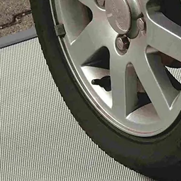 Aluminium Streckmetall Gewebe für ISN Lichtschachtabdeckungen sind befahrbar