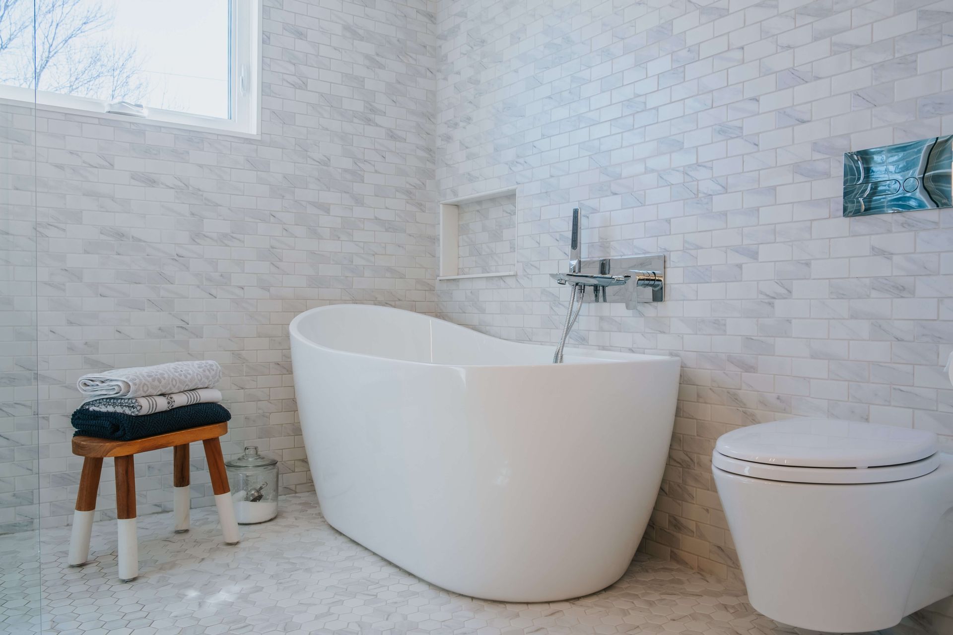 A bathroom with a tub and toilet.