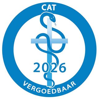Blauw rond CAT 2026-logo met een medische caduceus en het woord 