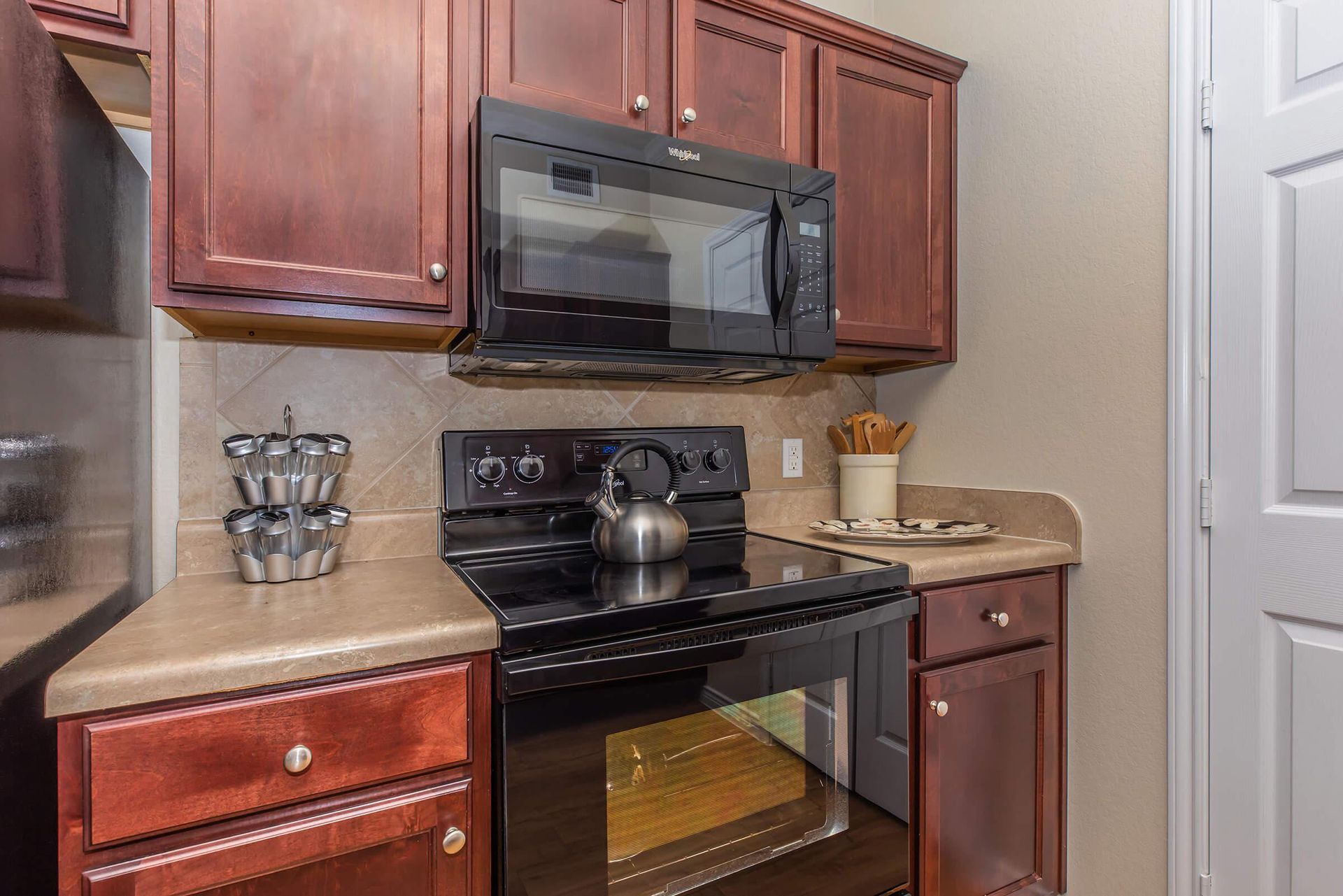 A spacious apartment floor plan at The Plantation Apartments.