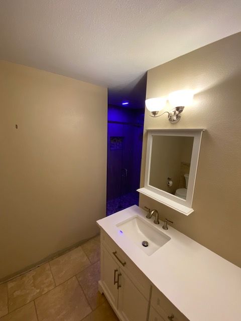 A bathroom with a sink and a mirror