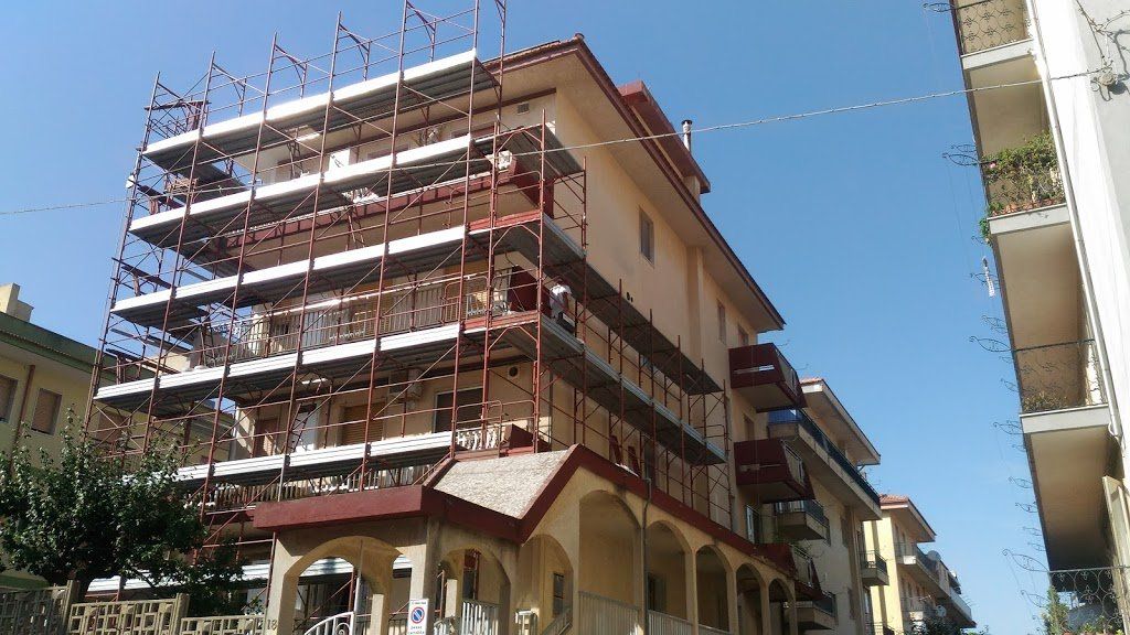 rifacimento facciata di un condominio