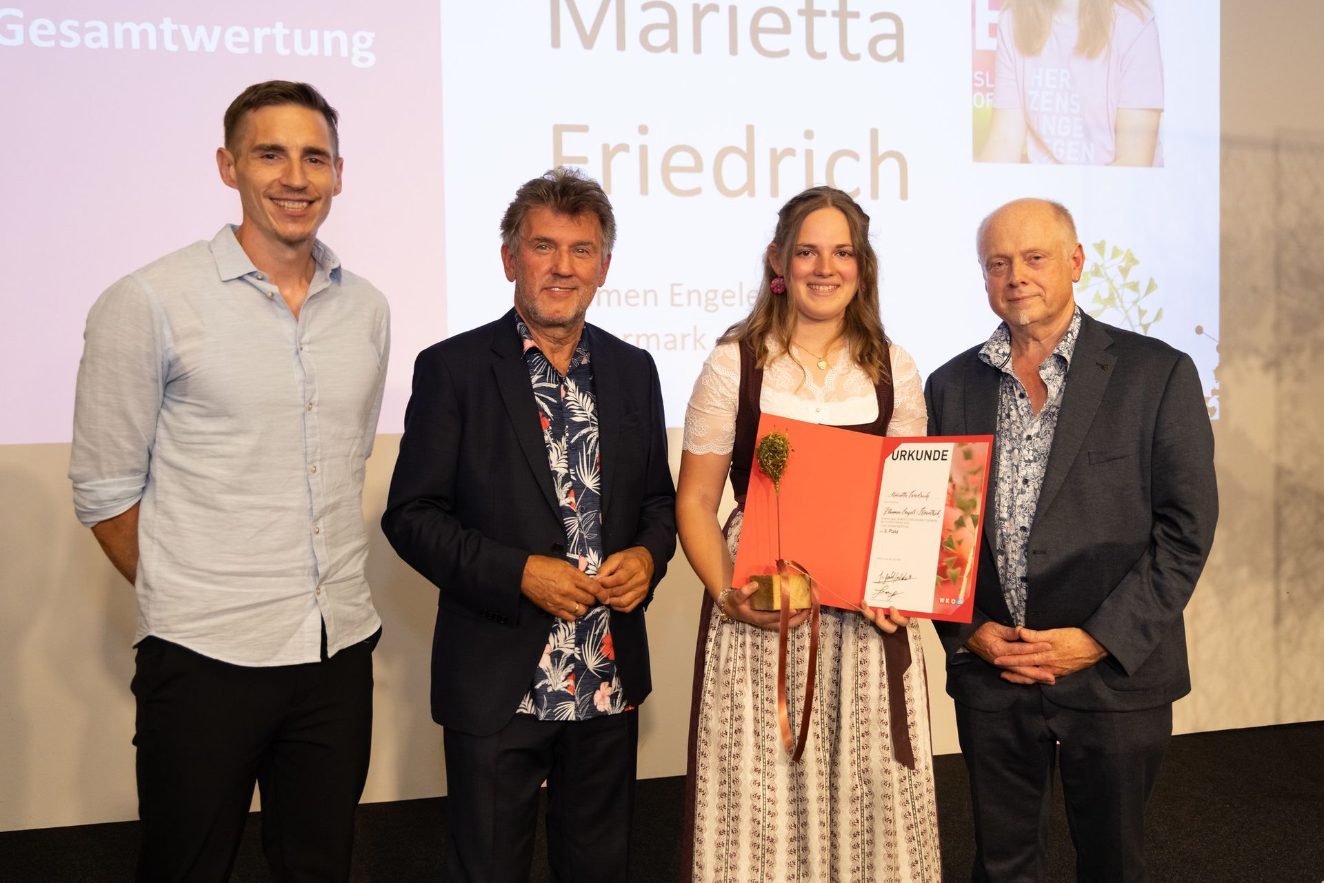 Marietta holt den 3. Platz beim Bundeslehrlingswettbewerb der Floristen in Innsbruck