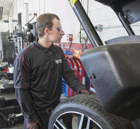 Man working on tire | Ellisville Tire & Service