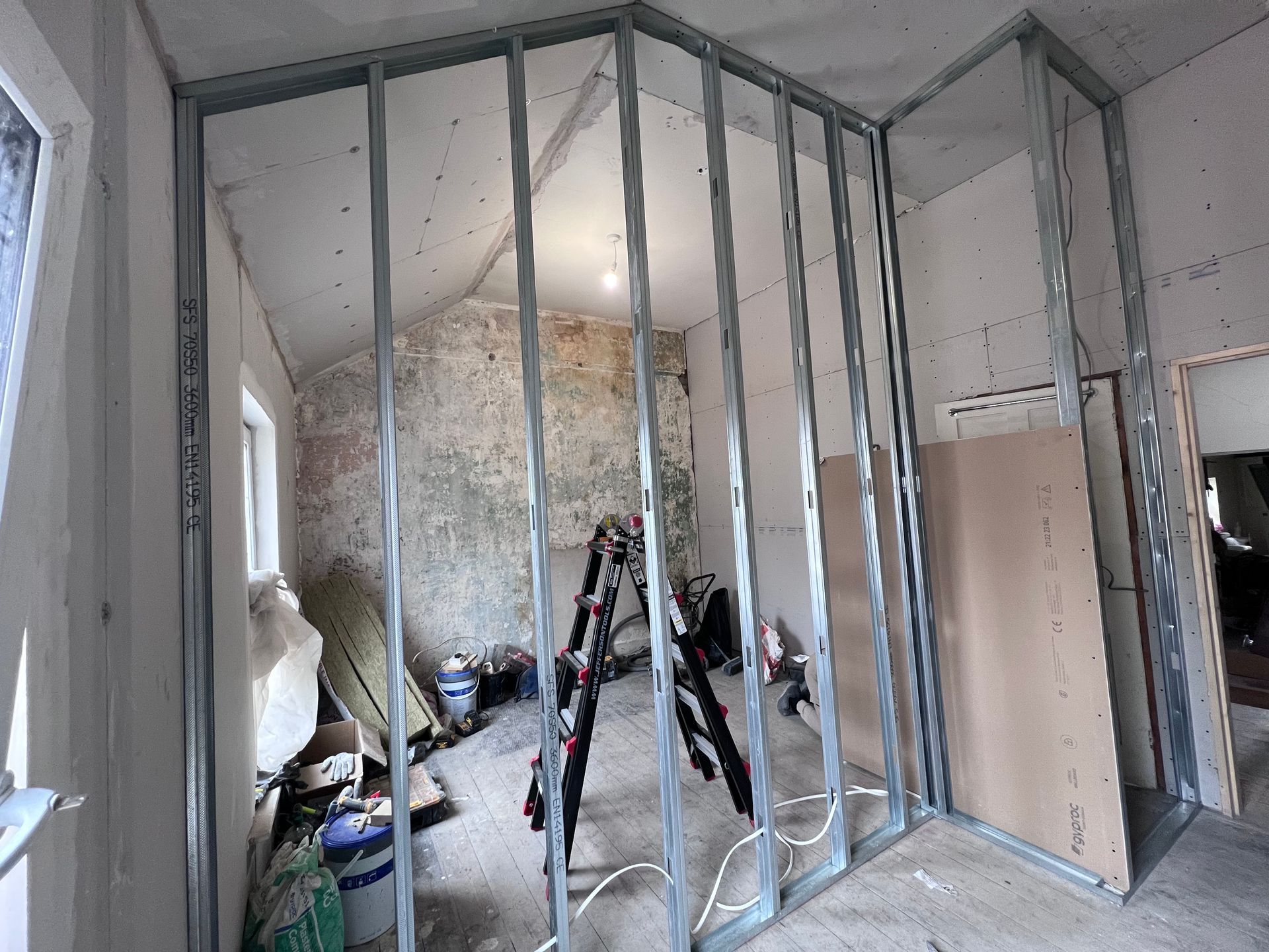 metal stud partition for plasterbord in St lukes villa old house renovation

