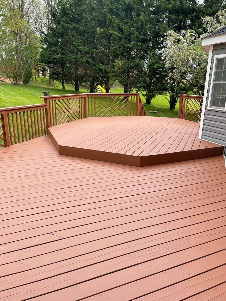 A large wooden deck with a circular platform in the middle of it.