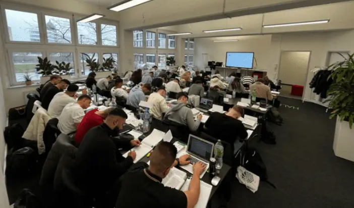 Klassenzimmer und Seminar