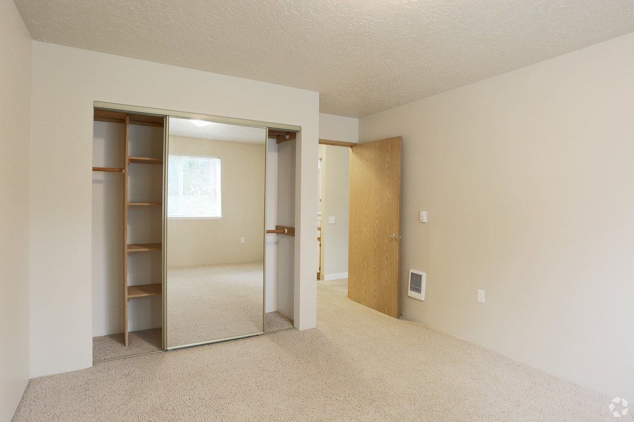 Briar Ridge Apartments Crest Properties, Inc.