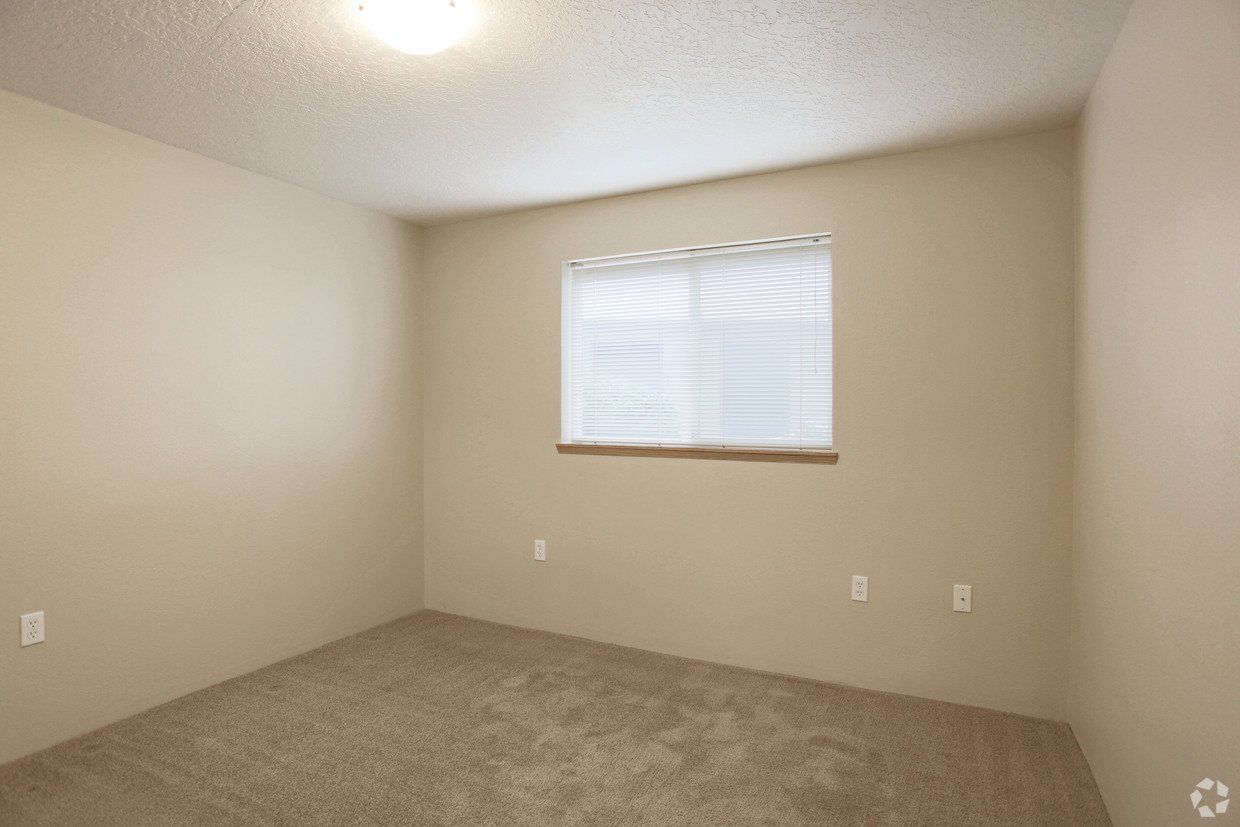 Briar Ridge Apartments Crest Properties, Inc.