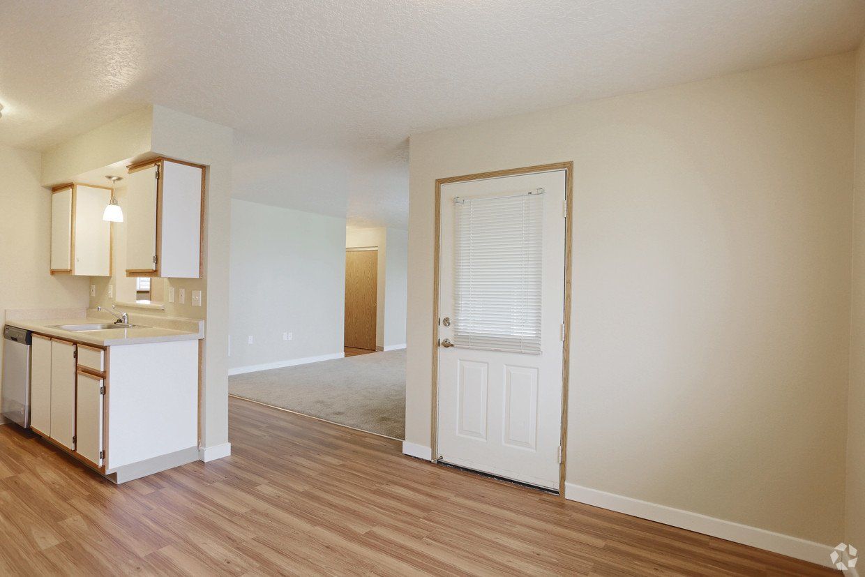 Briar Ridge Apartments Crest Properties, Inc.