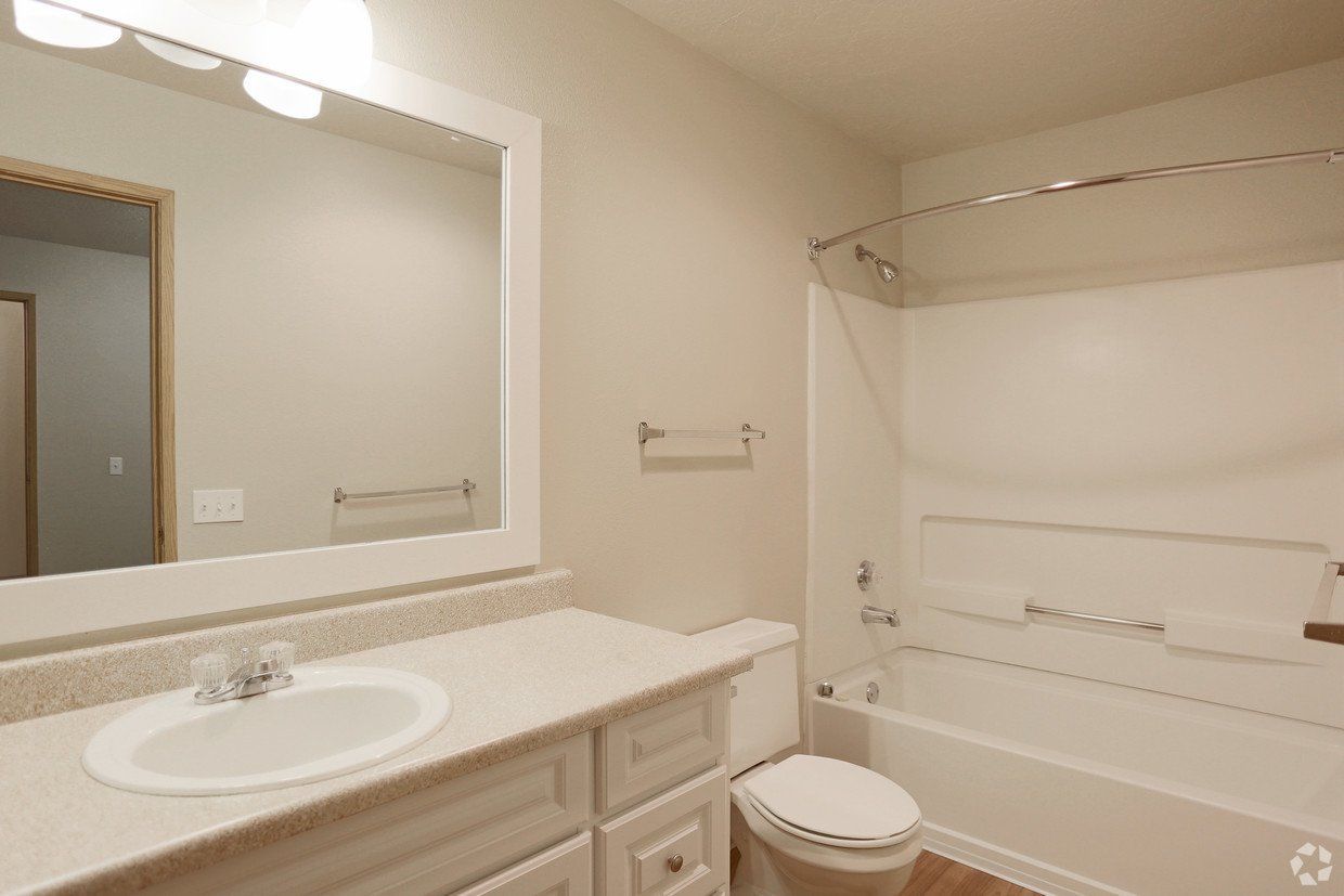 Briar Ridge Apartments Crest Properties, Inc.