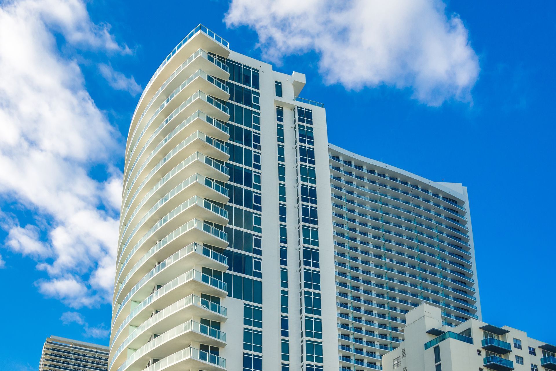 A tall building with a blue sky in the background