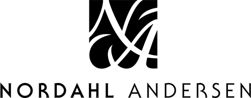 Sort-hvidt logo med abstrakte bladformer over teksten “NORDAHL ANDERSEN”