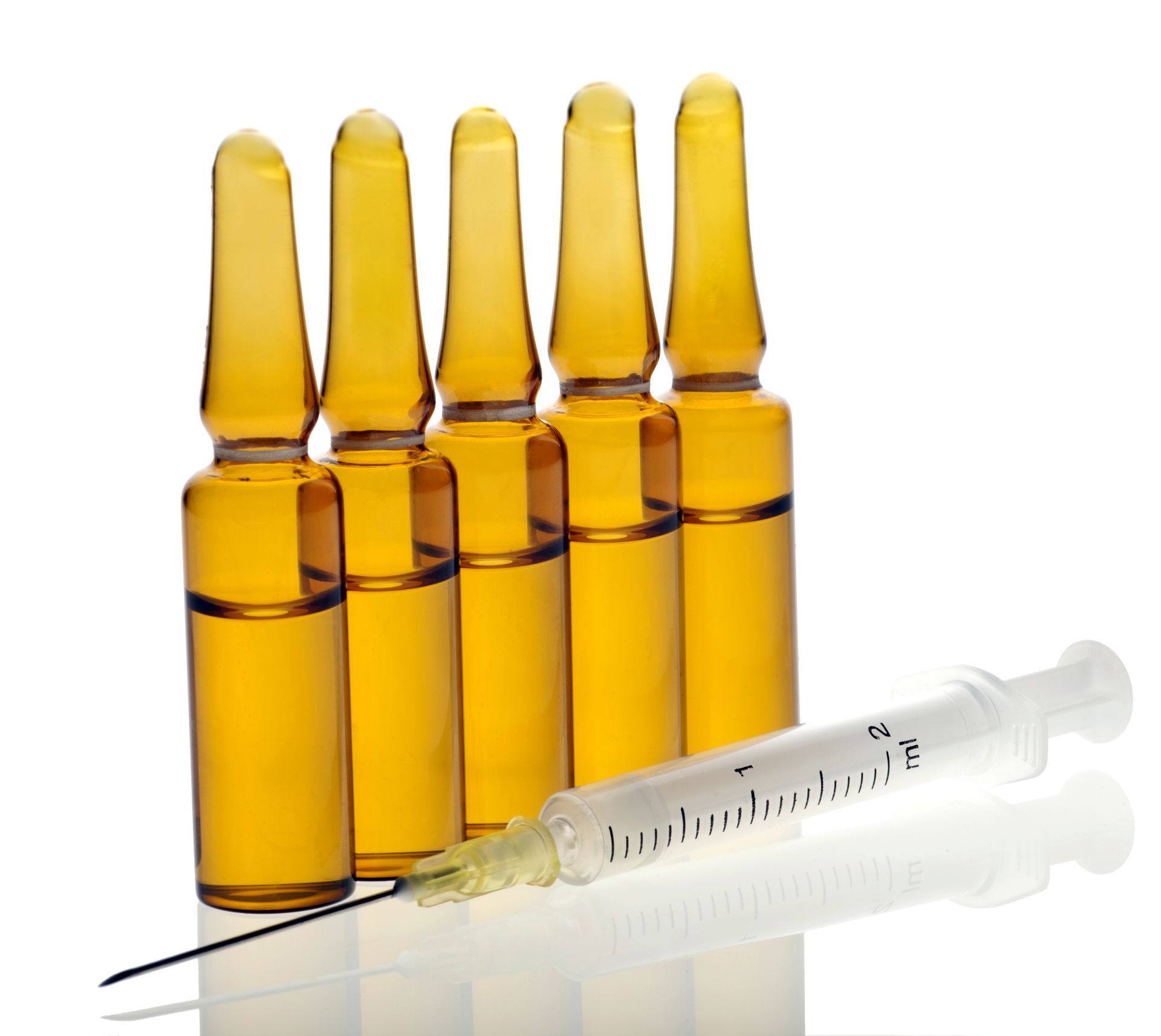 A syringe is next to a row of ampoules