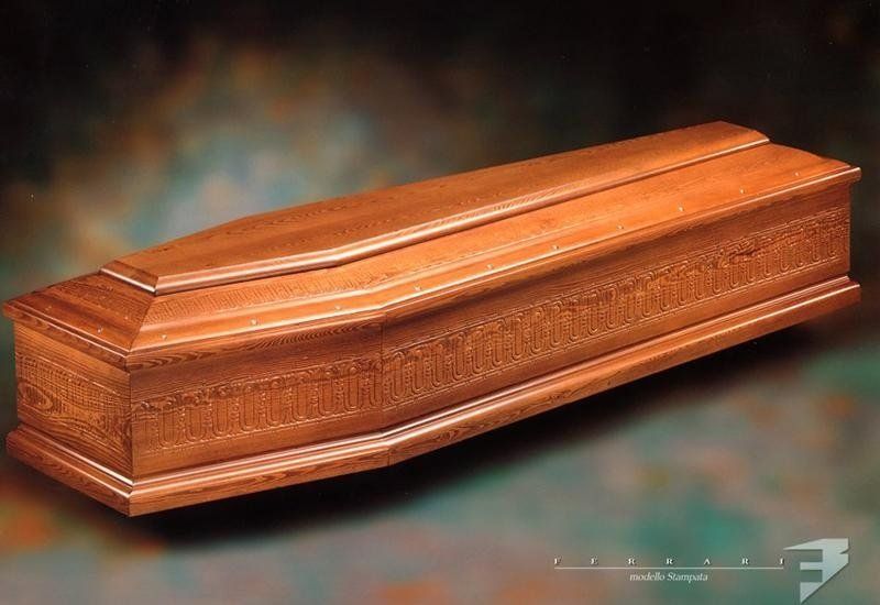 cofano funebre in legno classico