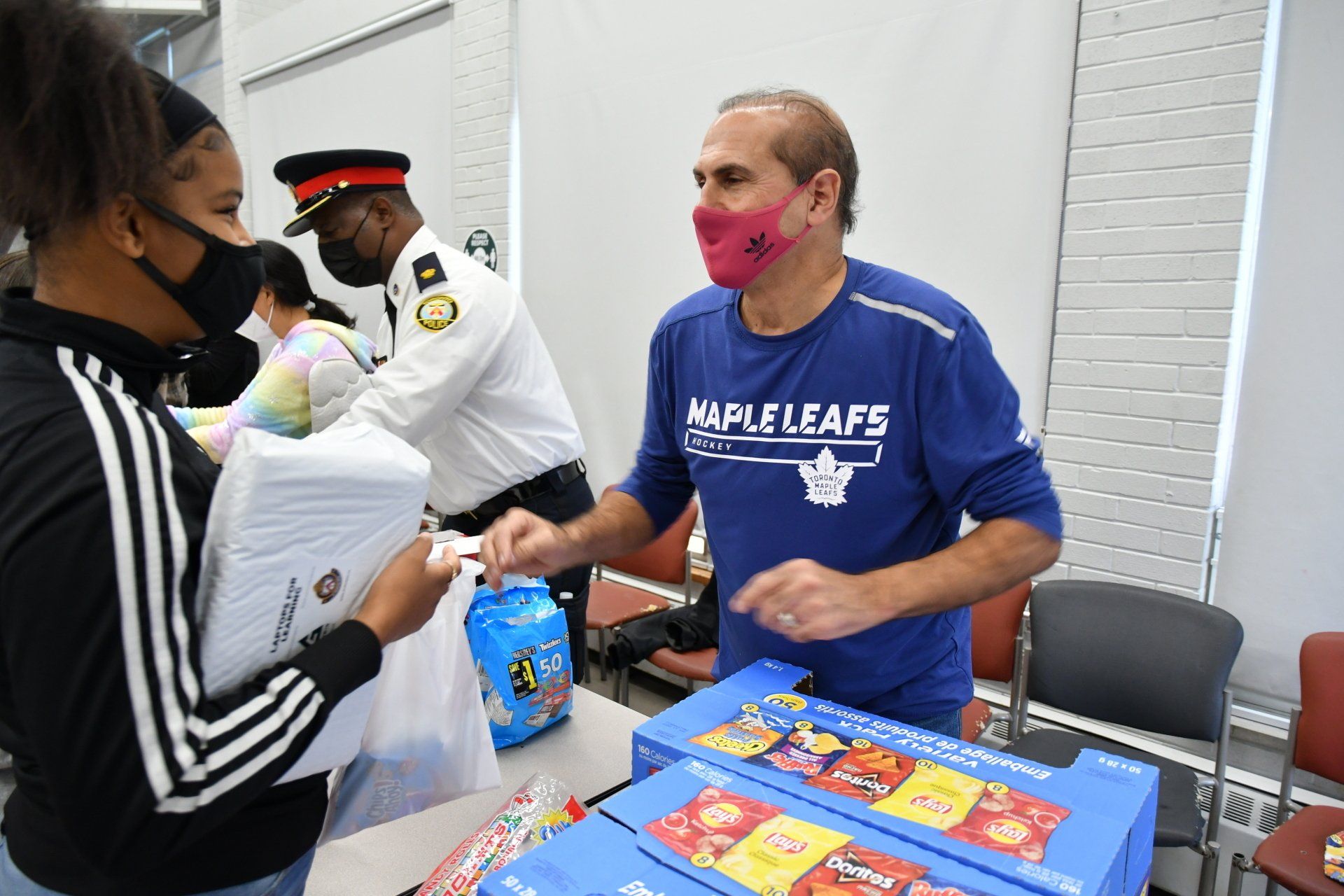 Kevin Green giving treats to students