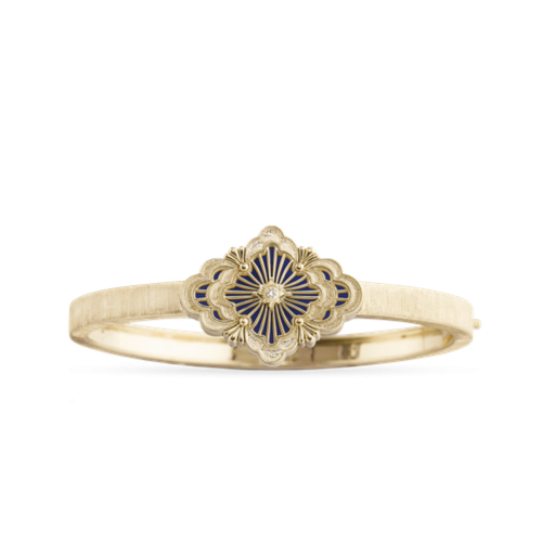 Un anello in oro giallo con uno zaffiro e un diamante al centro.