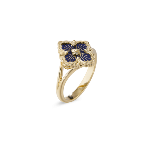 Un anello in oro giallo con un fiore blu sopra