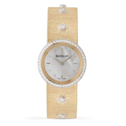 Un orologio d'oro con quadrante bianco e diamanti sul cinturino