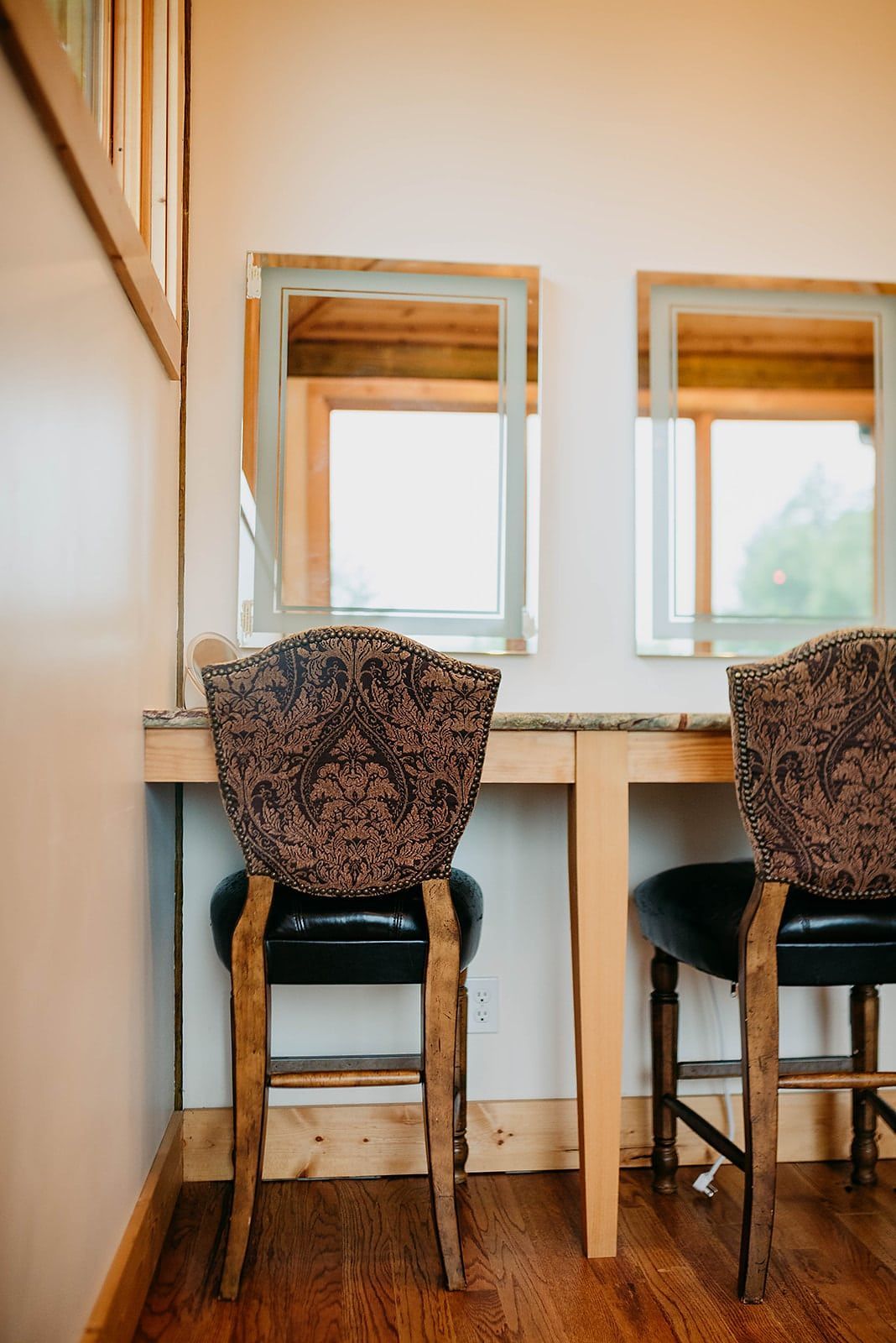 There are two chairs and two mirrors in the room.