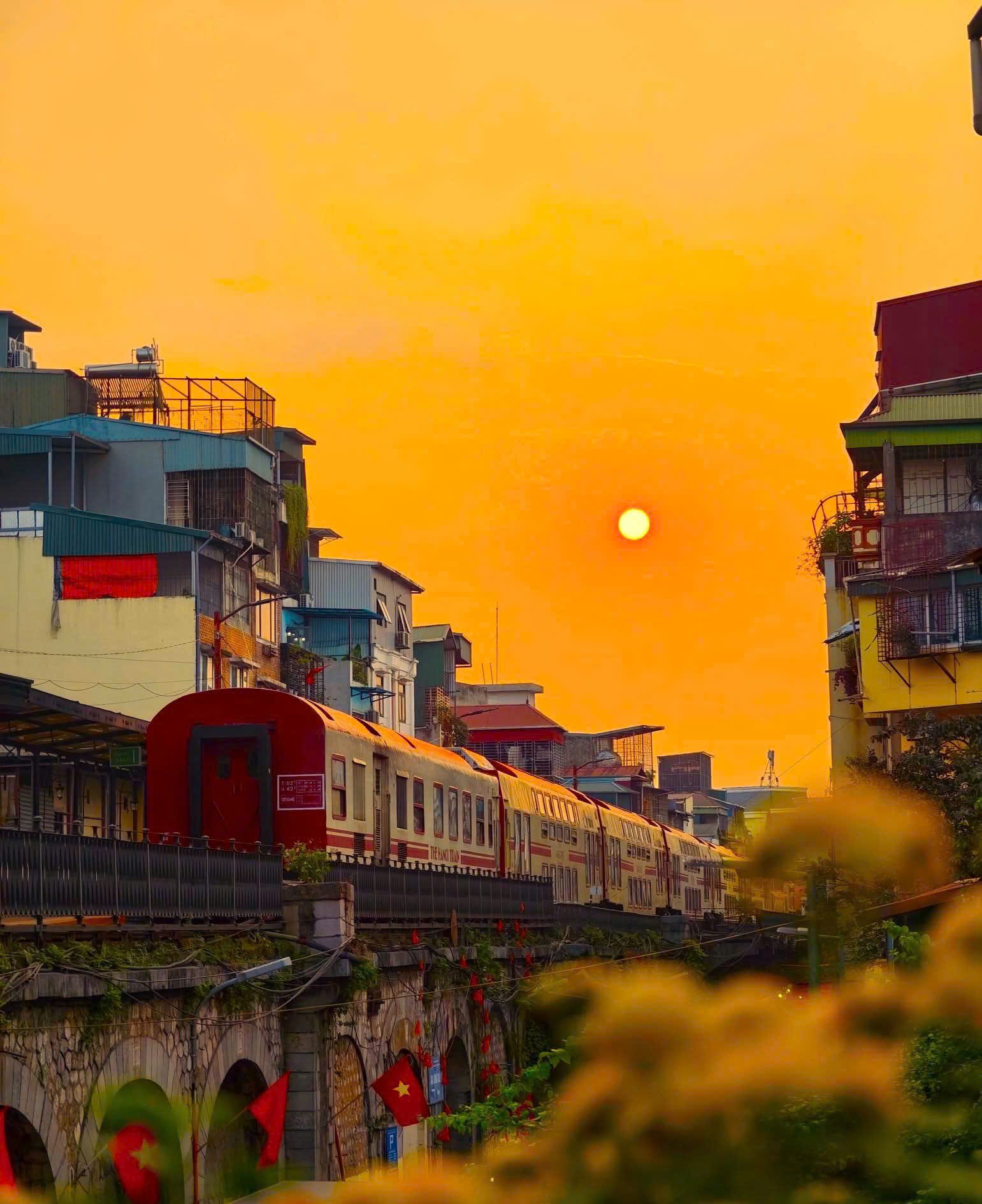 Explore the Old Quarter in Hanoi 1