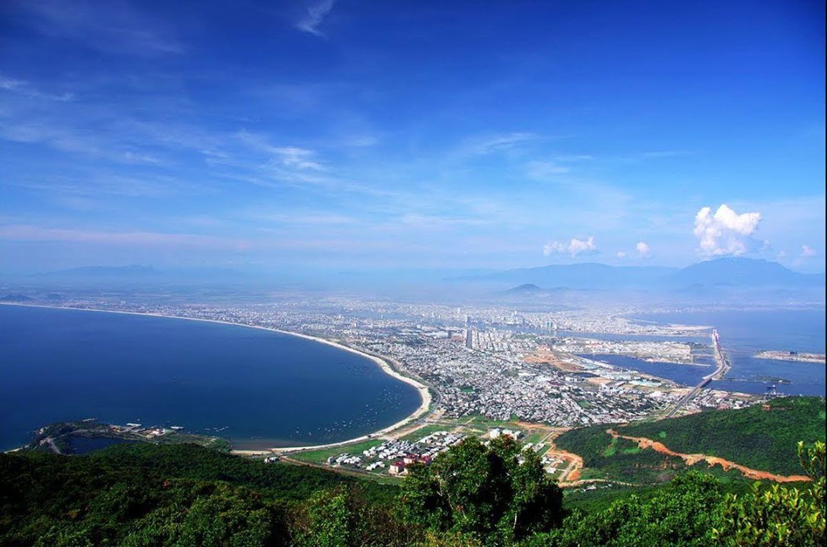 Scenic route from Hue to Da Nang through Hai Van Pass