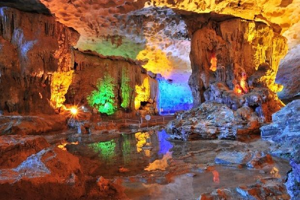 Sung Sot (Surprise Cave): A Complete 2025 Guide to Halong Bay’s Most Breathtaking Grotto