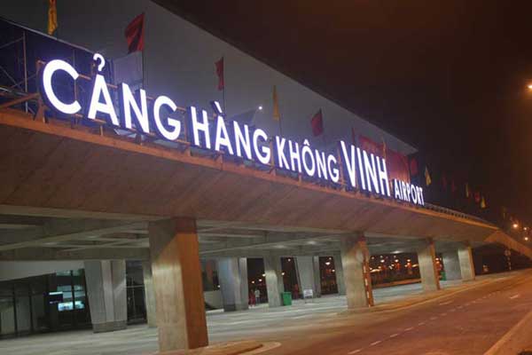 A building with a sign that says cảng hàng không vinh