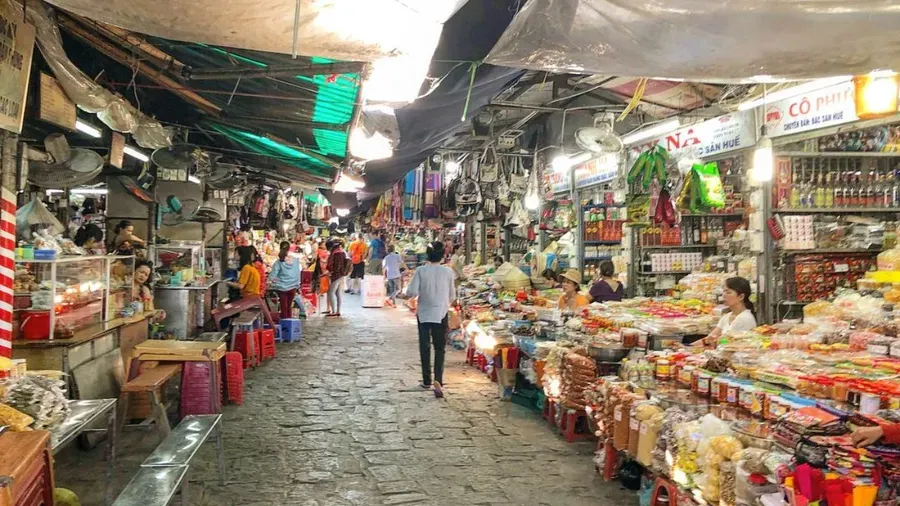 8. Visit Dong Ba Market 8. Visit Dong Ba Market