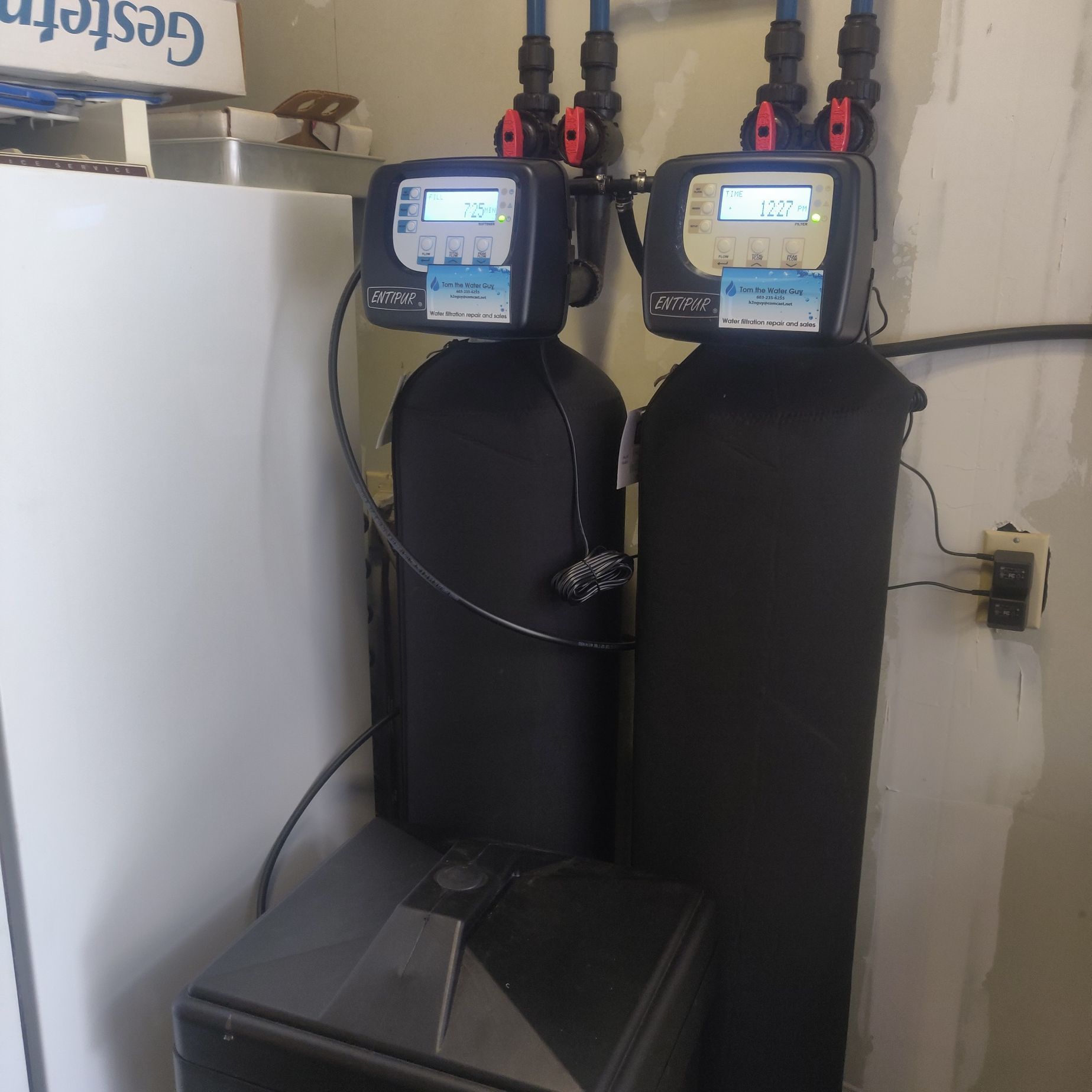 A box that says gestorn on it sits on a table