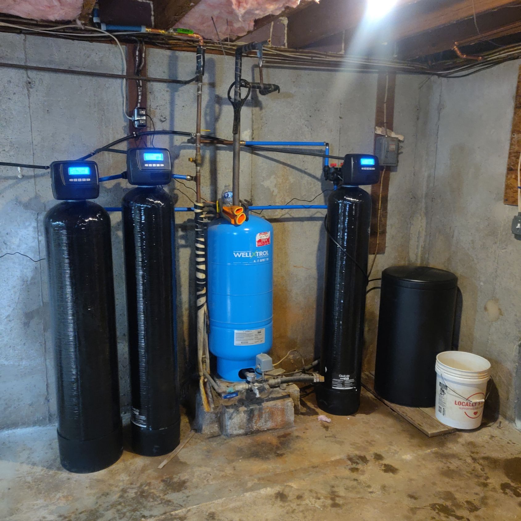 A blue tank with the word water on it