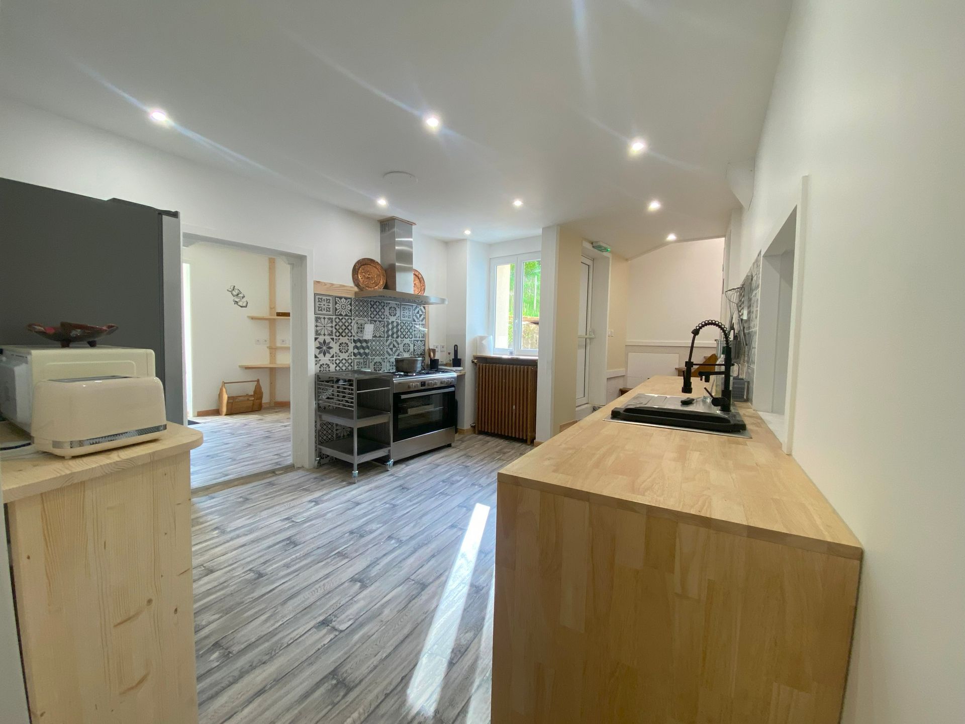 un beau volume cette cuisine, vous trouvez pas ?