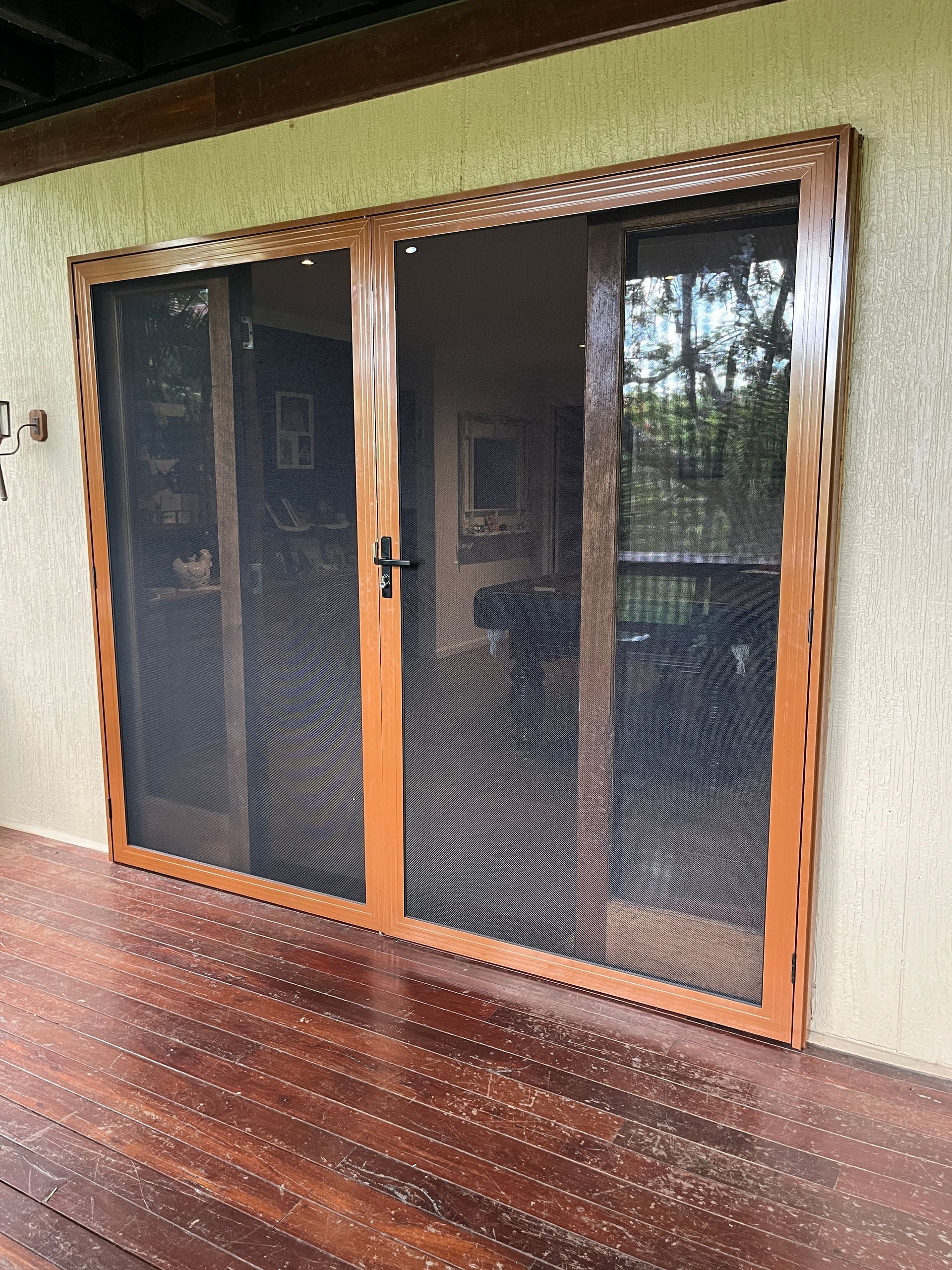 Glass with stainless Window