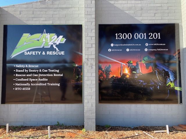 A safety and rescue sign on a brick wall