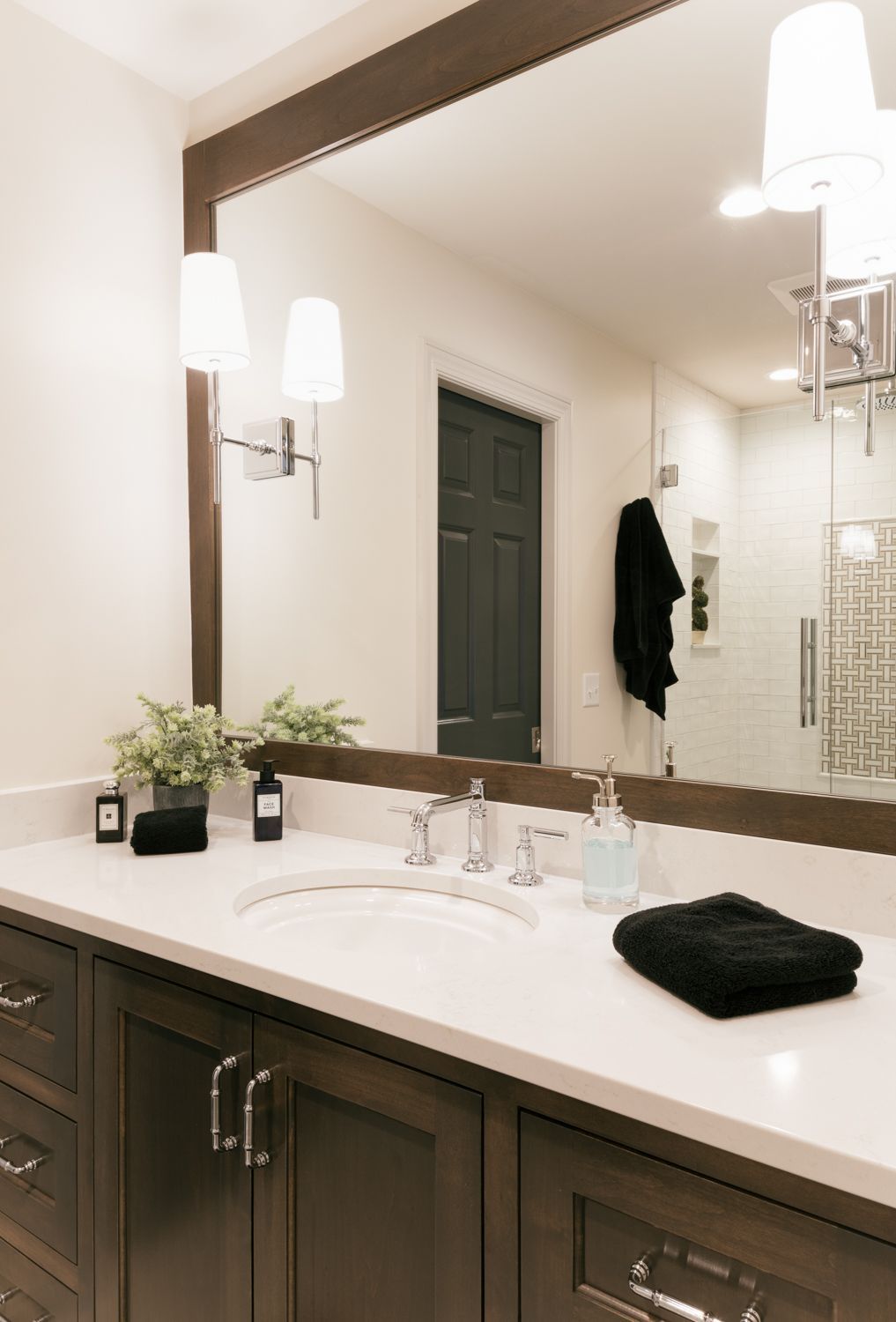 A bathroom with a sink and a large mirror