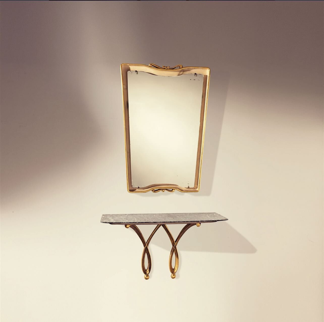 mobile fissato a parete