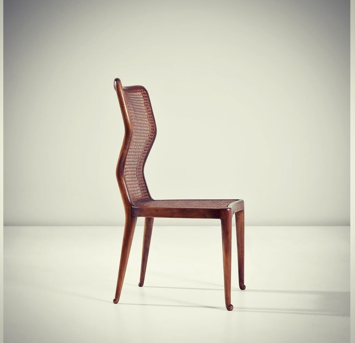 sedia antica in legno