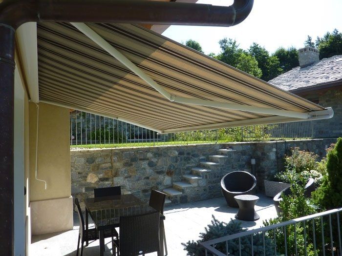 tenda da sole in giardino