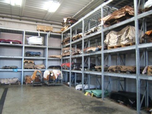 magazzino con pelli lavorate
