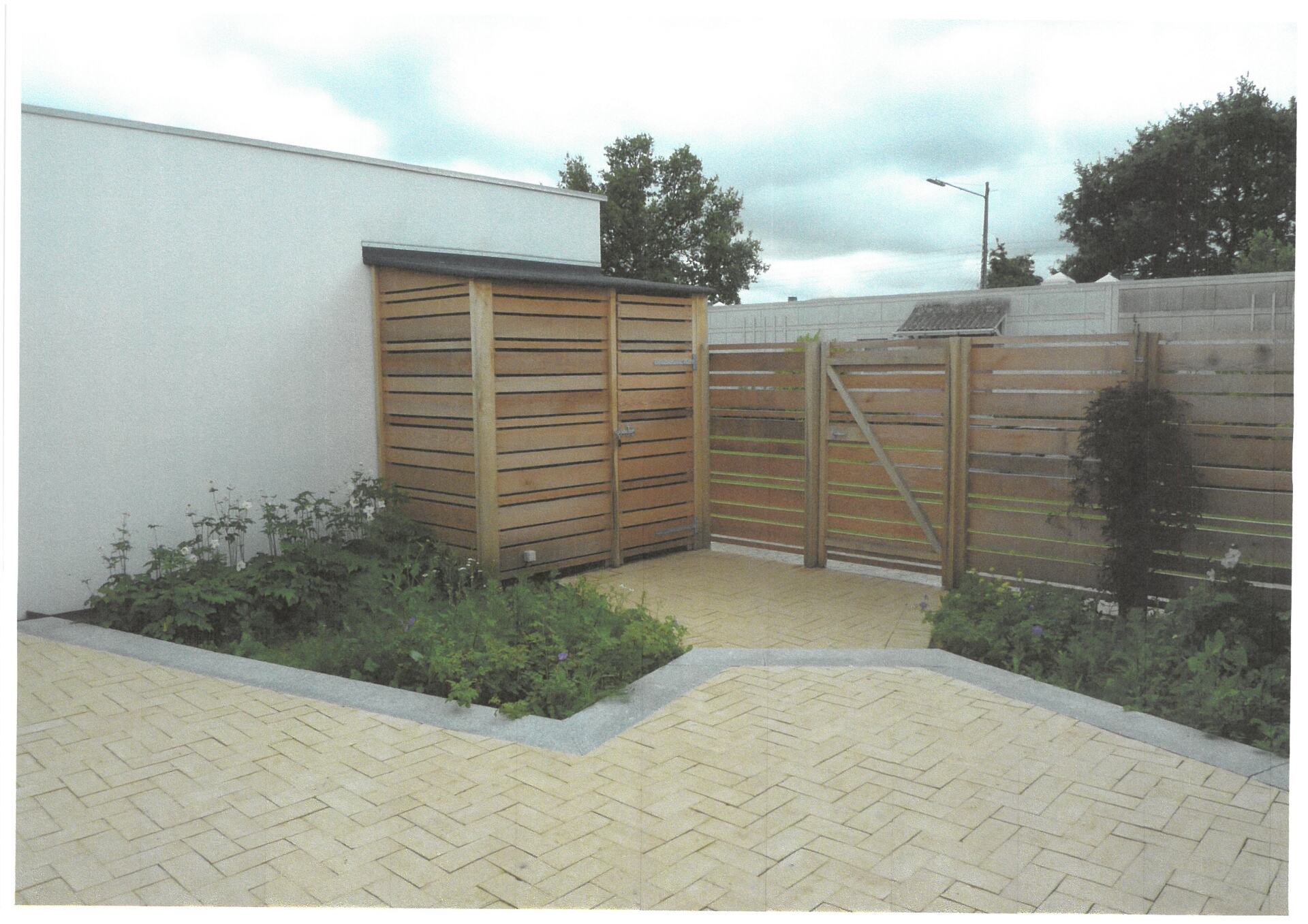 Brolagt have gangbro på bagsiden af et hjem