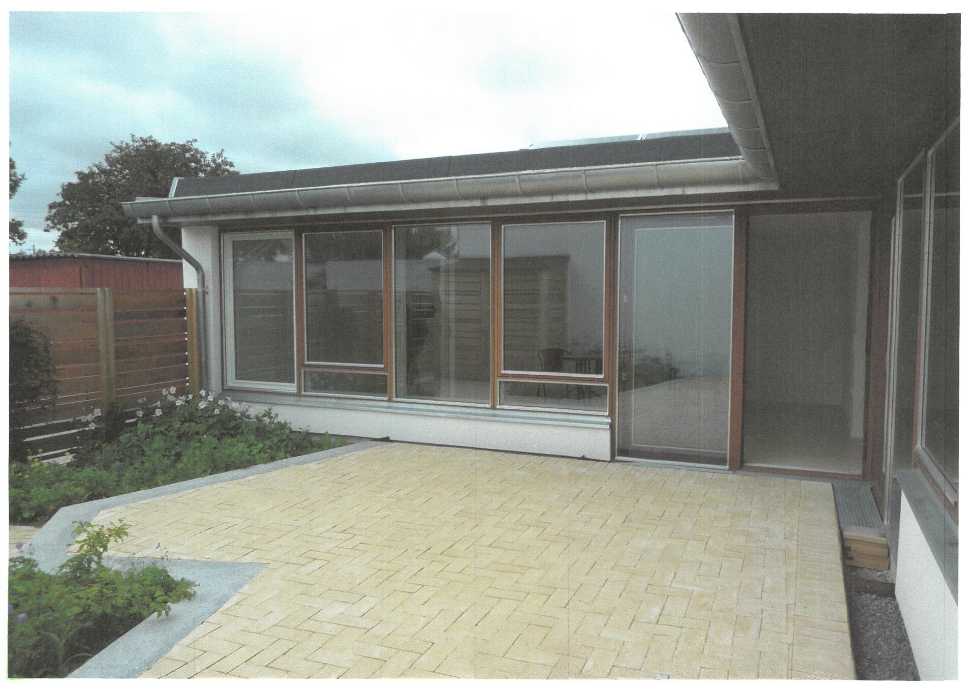 Brolagt hovedindgang til et hjem