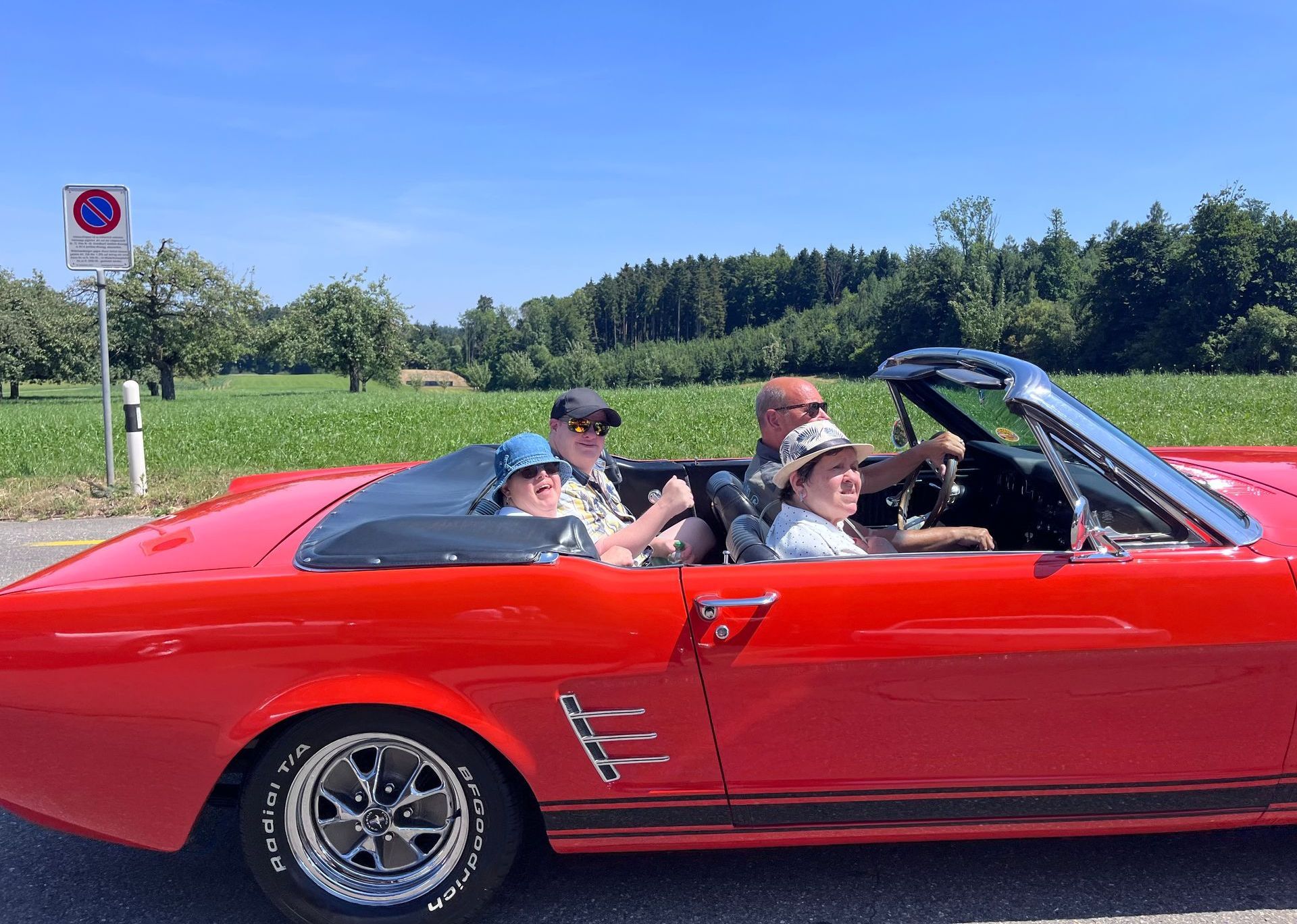 HERZLICHEN DANK AN DAS BONANZA SALOON TEAM FÜR DEN TOLLEN NACHMITTAG!

WIR HABEN GETANZT - GELACHT -