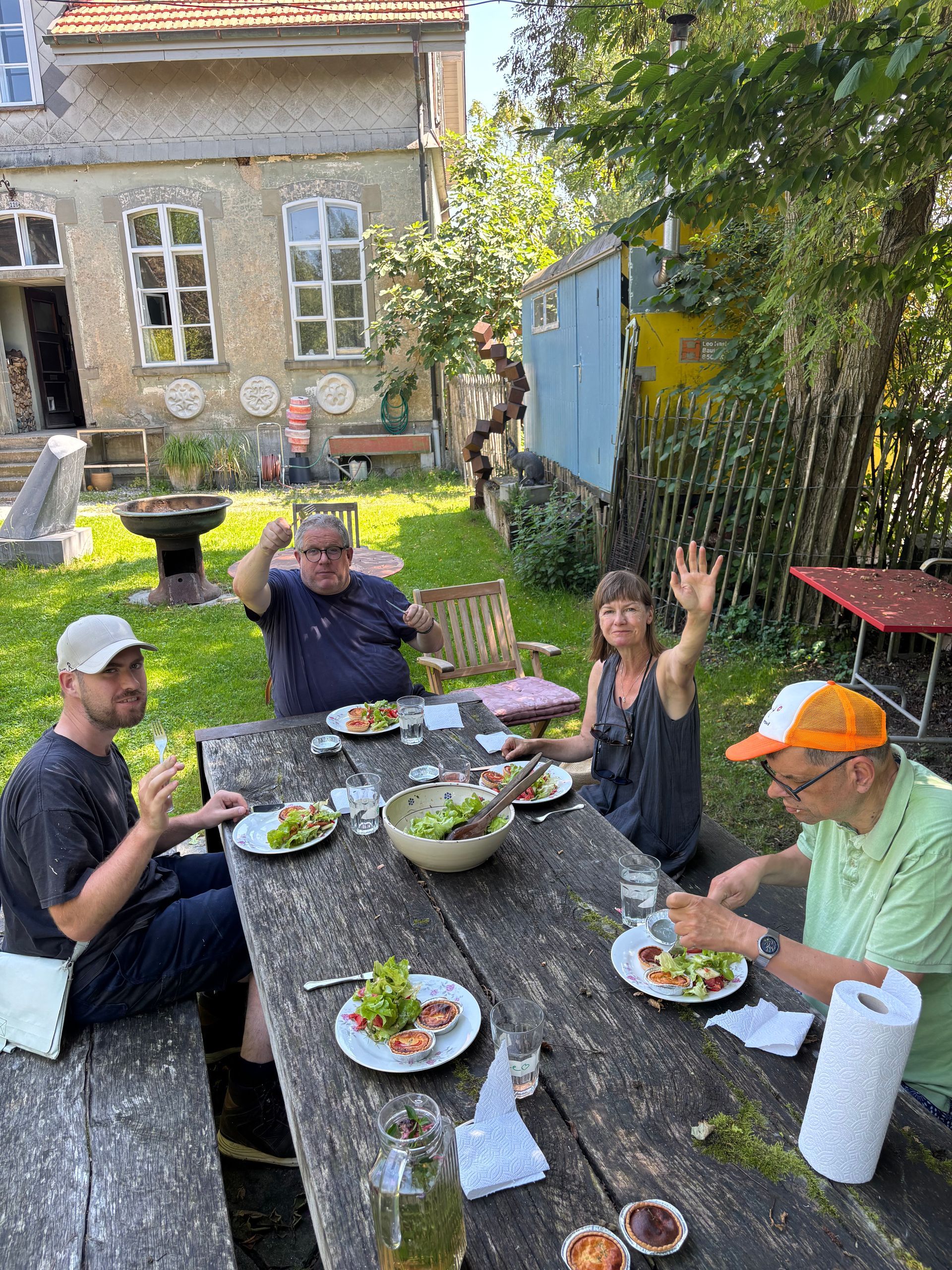 Am Sonntag, 10. August treffen die Bildhauer mit Sack und Pack und frisch und froh in Weinfelden ein