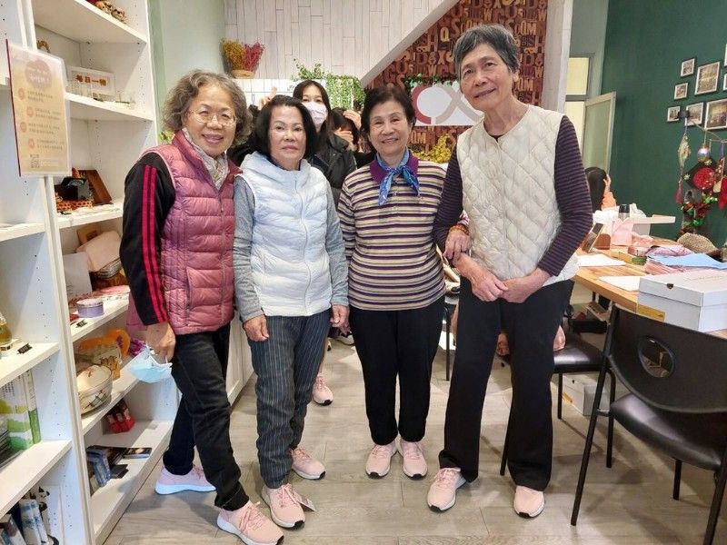 elder,volunteer,timebank