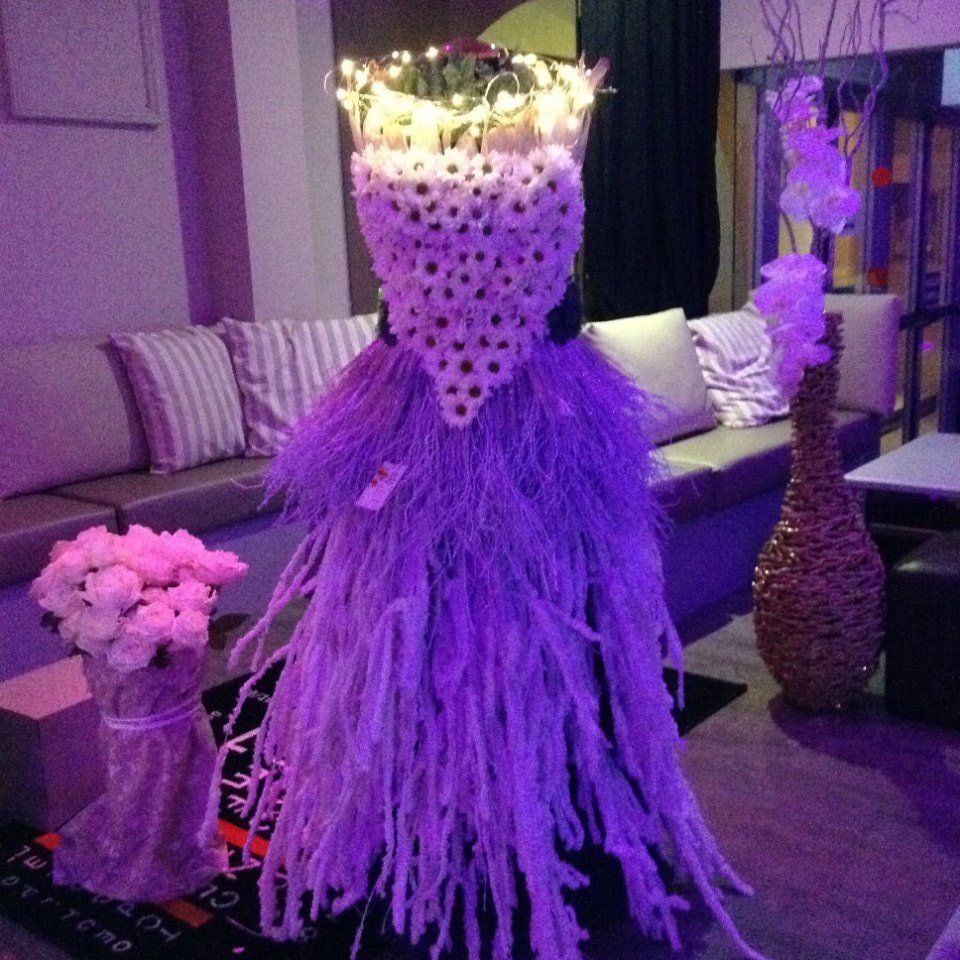 Vestito realizzato con fiori